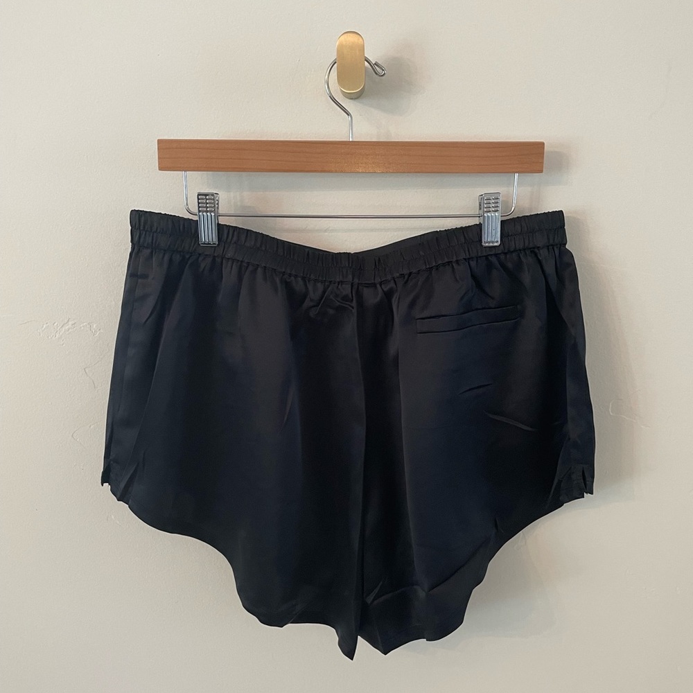 Quince 100% washable silk sleep short, black